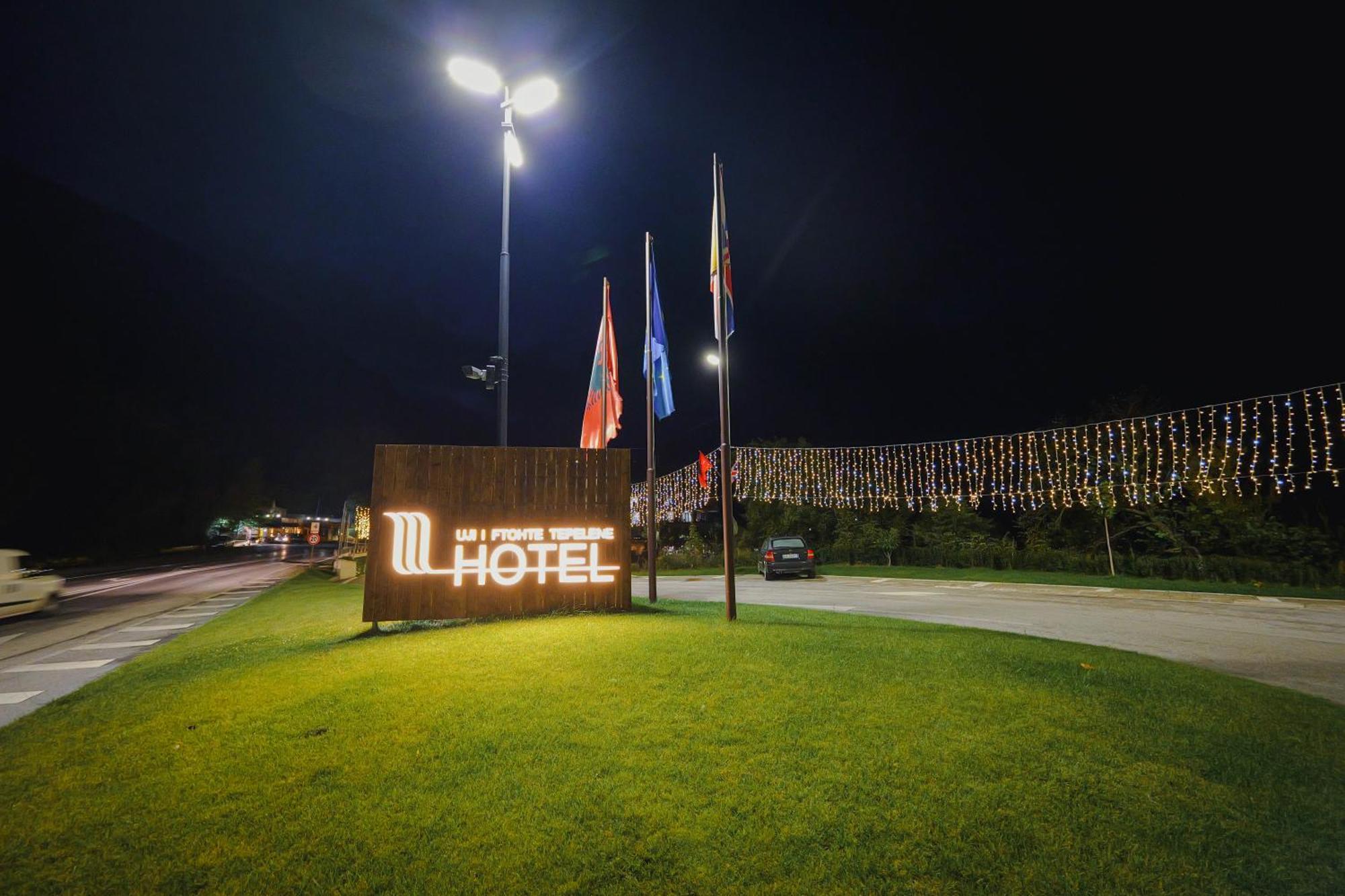 Hotel Uji Ftohte Tepelene Exterior foto